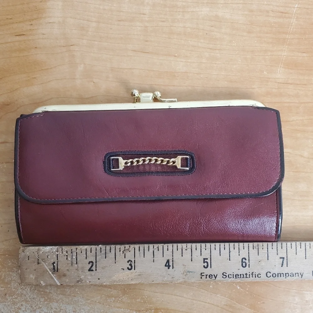 Vntg Princess Gardner Wallet. Brown cowhide leather.